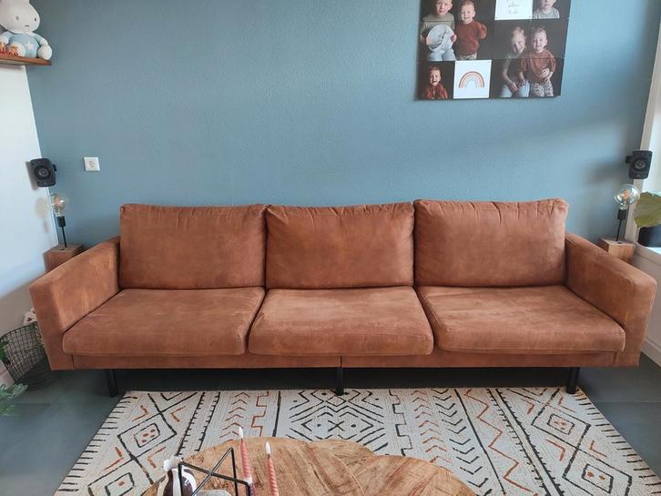 Bank Collin - Cognac kleur - 4 zits - zo goed als nieuw, Huis en Inrichting, Banken | Bankstellen, Zo goed als nieuw, Rechte bank