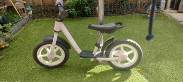 Leuke kinder loopfiets beschikbaar voor biedingen