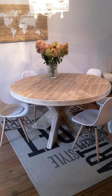 Ronde tafel oud steigerhout met platte kruispoot beschikbaar voor biedingen