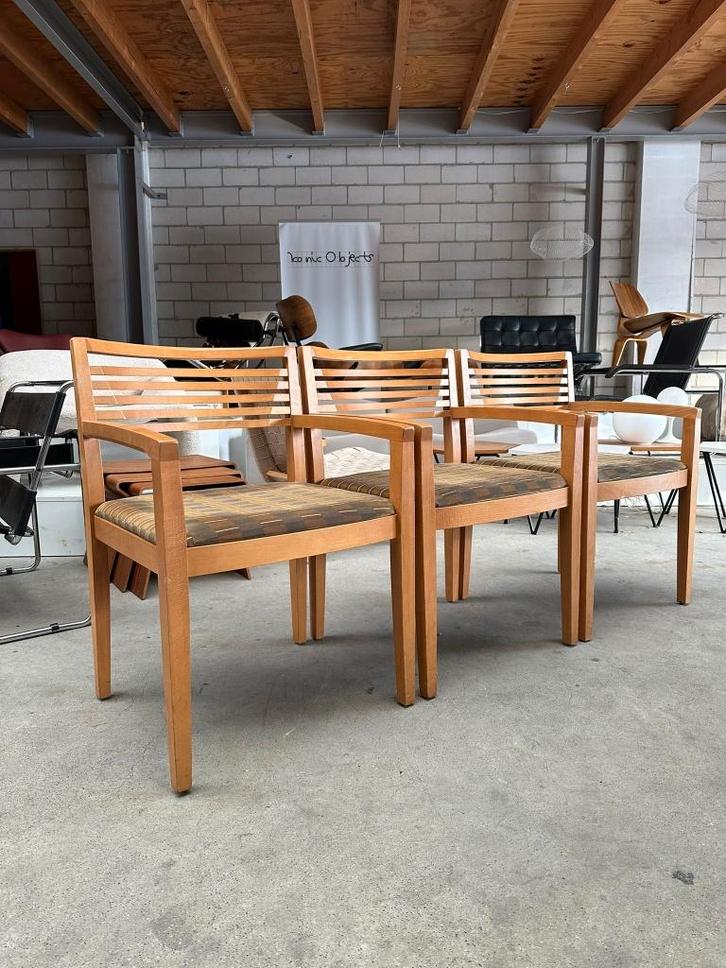 Knoll International Ricchio chair by Linda & Joseph Ricchio, Huis en Inrichting, Stoelen, Gebruikt, Eén, Hout, Stof, Bruin, Ophalen