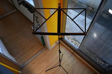 Muziekstandaard 132cm beschikbaar voor biedingen