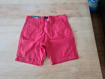 Prachtige korte broek Gant. Maat 31.Nieuw met kaartjes beschikbaar voor biedingen