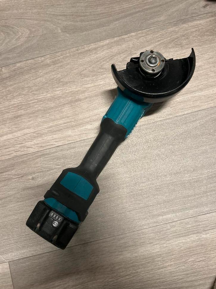 Makita DGA504 Haakse Slijper + 5Ah Accu, Doe-het-zelf en Verbouw, Gereedschap | Slijpmachines, Gebruikt, Haakse handslijpmachine