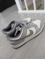 Nike Dunk Low - Weinig Gedragen! Maat 41, Ophalen, Nike, Sneakers of Gympen, Grijs