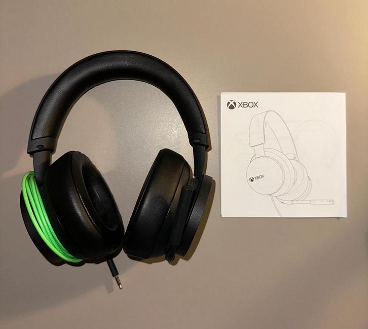 Xbox bedrade stereo headset met twee topgames, Spelcomputers en Games, Games | Xbox Series X en S, Zo goed als nieuw, Ophalen