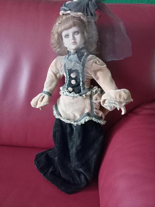 porseleinen pop met victoriaanse kledij begin1900., Antiek en Kunst, Antiek | Speelgoed, Verzenden