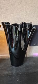 Zwarte glazen vintage zakdoek envelop vaas 30 cm, Ophalen of Verzenden