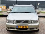 Volvo V70 2.5 Luxury-Line|YOUNGTIMER|AUTOMAAT|LEDER|AIRCO|CR, Auto's, Beige, 500 kg, 5 cilinders, Stoelverwarming