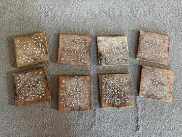 8 Mooie houten onderzetters beschikbaar voor biedingen