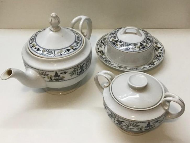 Setje porselein uit Tsjechië, Huis en Inrichting, Keuken | Servies, Zo goed als nieuw, Overige typen, Overige stijlen, Porselein