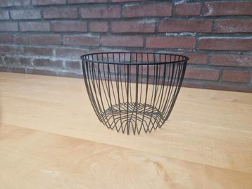 Metalen Fruitmand - Strak Design beschikbaar voor biedingen