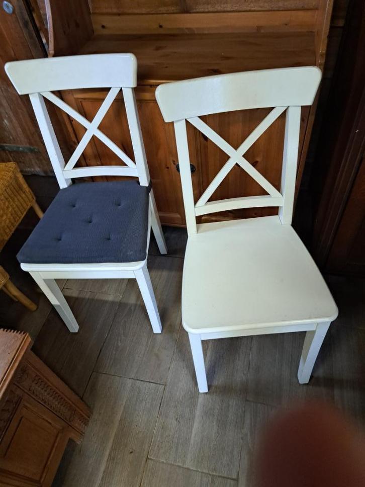 6 witte stoelen en 1 krukje te koop. 1, Huis en Inrichting, Stoelen, Gebruikt, Vijf, Zes of meer stoelen, Wit, Ophalen