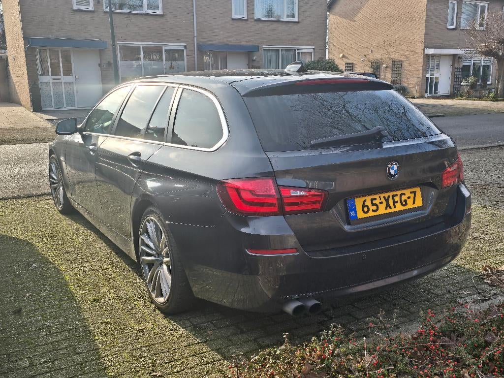 BMW 5-Serie 520I 135KW Touring Auto 2012 Grijs metalic, Auto's, 4 cilinders, 2000 kg, Origineel Nederlands, Stationwagon