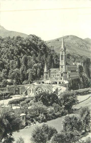 (381-348-009) Lourdes La Basilique beschikbaar voor biedingen