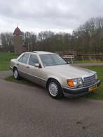 Unieke Mercedes Benz 300E W124, Auto's, Mercedes-Benz, Te koop, Zilver of Grijs, 720 kg, Geïmporteerd