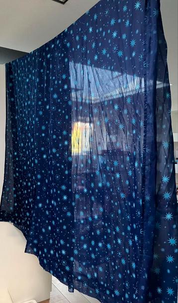 2 blauwe gordijnen Ikea met lichtblauwe sterren ca 140 x 300 beschikbaar voor biedingen