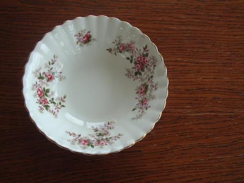 Gaaf Royal Albert schaaltje kom Lavender rose, Verzamelen, Porselein, Kristal en Bestek, Bord of Schaal, Porselein, Ophalen of Verzenden