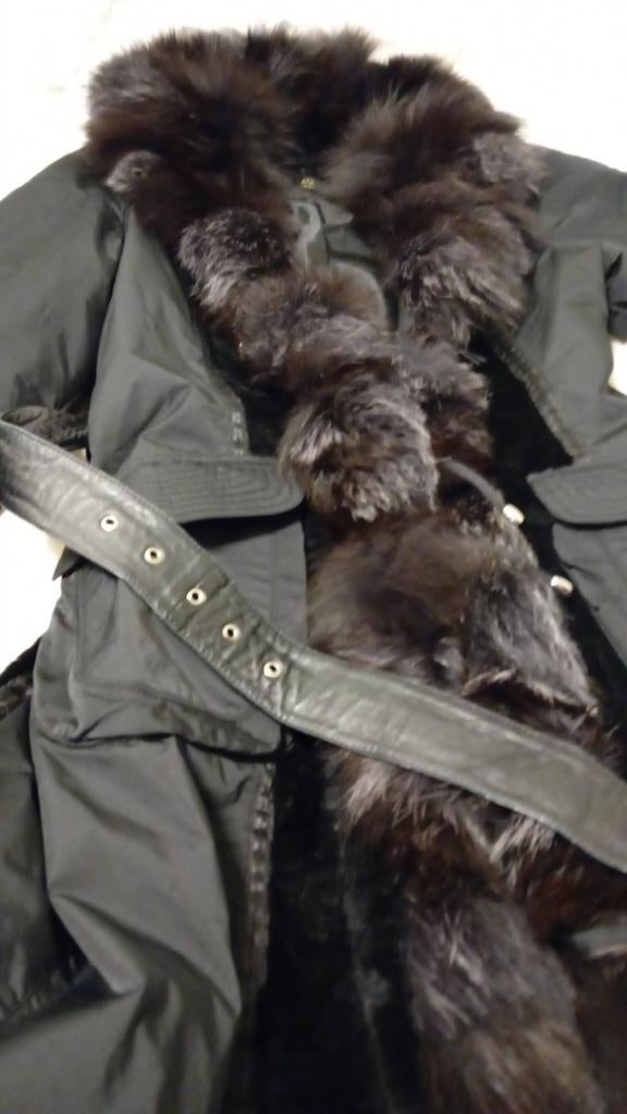 Elegante zwarte winterjas met bontkraag - Maat M, Maat 38/40 (M), Zwart, Ophalen of Verzenden, Onbekend