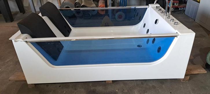 Luxe Bubbelbad met Jets. Bad ligbad 2 persoons, Huis en Inrichting, Badkamer | Badkamermeubels, Nieuw, Overige typen, Minder dan 100 cm