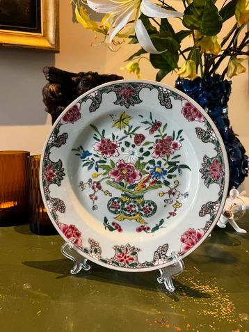 18de eeuws “Famille Rosé” porseleinen bordje beschikbaar voor biedingen