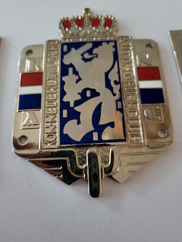 Oldtimer KNAC embleem 11x10 cm 1942 beschikbaar voor biedingen