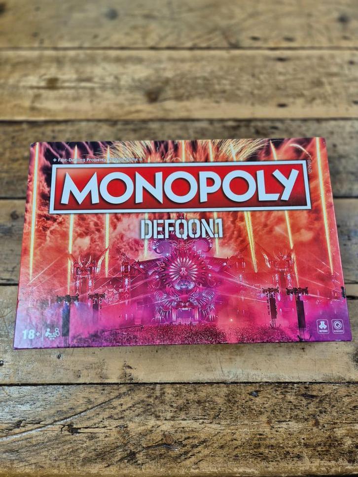 Hasbro Monopoly Defqon - Fan Made editie 2022 Qbase, Hobby en Vrije tijd, Gezelschapsspellen | Bordspellen, Zo goed als nieuw