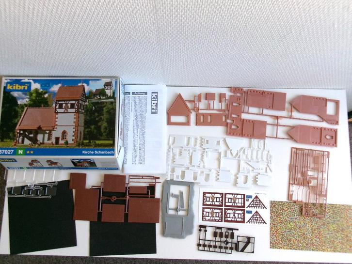 Kibri N 37027 Kerk Schanbach Bouwpakket, Hobby en Vrije tijd, Modeltreinen | N-Spoor, Zo goed als nieuw, Brug, Tunnel of Gebouw
