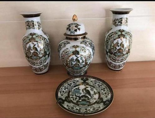 Zeer mooi set,Drie Vazen en een boordje ,Merk SAJI, Antiek en Kunst, Antiek | Vazen, Ophalen of Verzenden