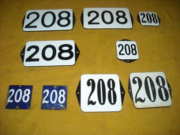 oud emaille huisnummer 208 ook 209 210 211 212 213 214 215 2 beschikbaar voor biedingen