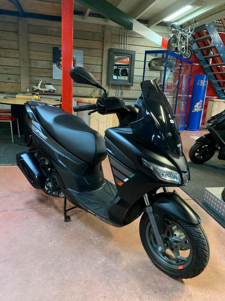 Gebro scooters: Aprilia SXR 45KM zwart BJ2025 Malossi, Fietsen en Brommers, Scooters | Aprilia, Zo goed als nieuw, Overige modellen