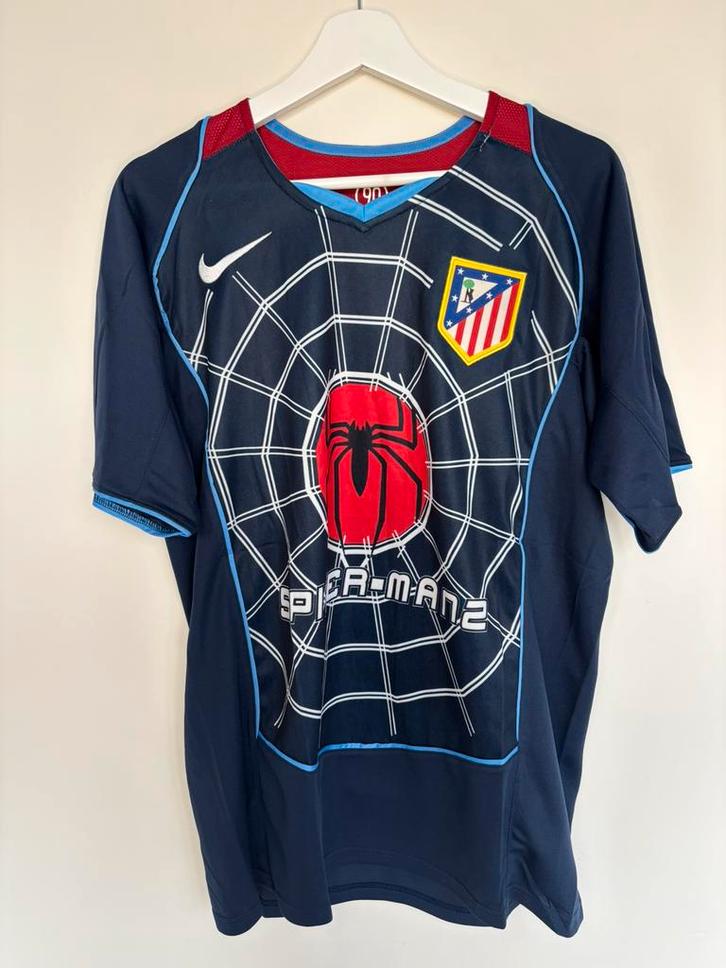 Athletico madrid shirt M, Sport en Fitness, Voetbal, Zo goed als nieuw, Shirt, Ophalen of Verzenden