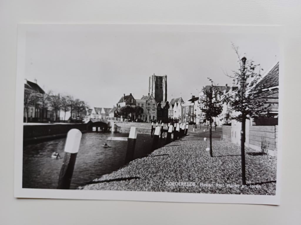 Foto ansichtkaart Goedereede, Haven met markt en toren., Ophalen of Verzenden, 1960 tot 1980, Ongelopen, Zuid-Holland