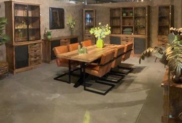 Ontdek onze tafels-Waar Stijl en Functionaliteit samen komen beschikbaar voor biedingen