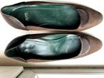HUGO BOSS bruine suède/leren pumps mt 39 hakje 8 cm, Kleding | Dames, Schoenen, Pumps, Bruin, Ophalen of Verzenden, Gedragen