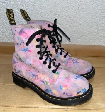 Dr. Martens veterlaarzen maat 37 roze tutti frutti regenboog beschikbaar voor biedingen