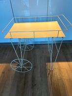 Metalen bloementafel. Plantentafel. Metalen serveer tafeltje, Ophalen, Zo goed als nieuw, Rond, Metaal