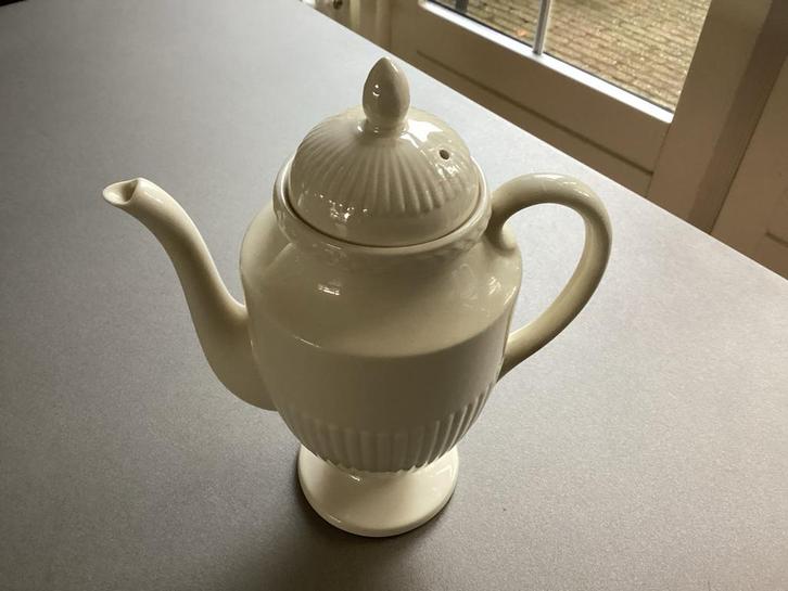 Wedgwood Edme Koffiepot - Klassiek Design, Huis en Inrichting, Keuken | Servies, Zo goed als nieuw, Overige typen, Wedgwood, Aardewerk