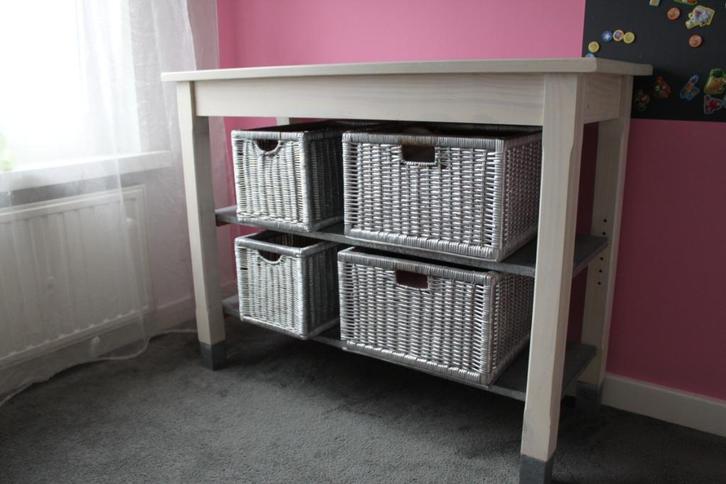 babykamer: houten commode en ledikantje (samen of apart), Kinderen en Baby's, Kinderkamer | Complete kinderkamers, Gebruikt, Jongetje of Meisje