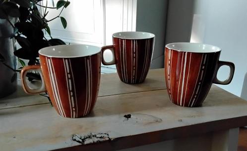 3 kopjes van Vic's Hand Painted - mokjes - senseo formaat, Huis en Inrichting, Keuken | Servies, Zo goed als nieuw, Kop(pen) en/of Schotel(s)