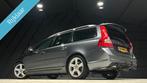 Volvo V70 2.0T R-Design/Leer/203PK/18''/Navi/Trekhaak/Xenon, Auto's, Voorwielaandrijving, Euro 5, 4 cilinders, Navigatiesysteem