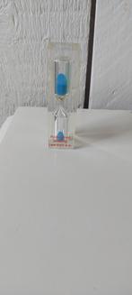 Vintage Zandloper blauw zand zandlopertje rode kruis, Verzamelen, Ophalen of Verzenden, Gebruikt