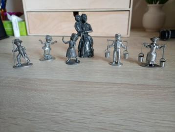 Tinnen beeldjes beschikbaar voor biedingen