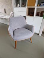 Vintage fauteuil met grijze stof en leren details, Huis en Inrichting, Fauteuils, Gebruikt, Vintage, 75 tot 100 cm, Ophalen of Verzenden