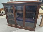Antieke vitrinekast., Ophalen