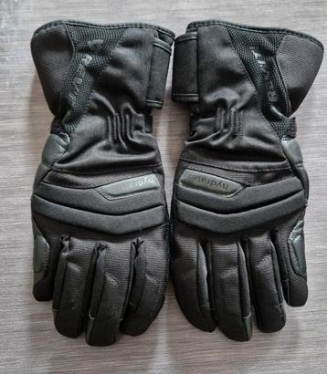 Weinig gebruikte dames motorhandschoenen beschikbaar voor biedingen