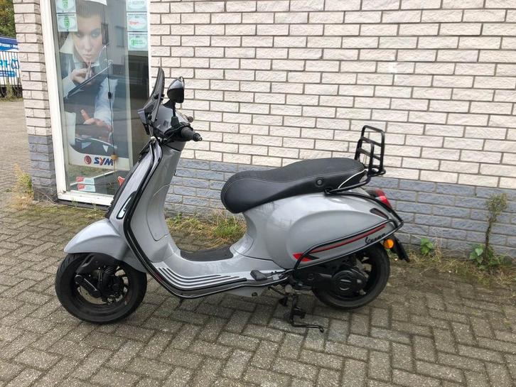 KERSTKRAKER:VESPA SPRINT S 45KM NARDO GREY BJ2020 7000K VOL, Fietsen en Brommers, Brommers | Tuning en Styling