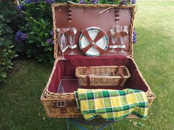 Ruime Picknickmand beschikbaar voor biedingen