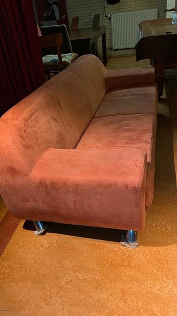 Suède bank - 3 of 4 zits  beschikbaar voor biedingen