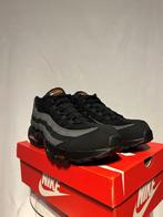 NIEUW IN DOOS! Maat 47,5 - Nike Air Max 95 Black Grey Safety, Kleding | Heren, Verzenden, Zwart, Nieuw, Sneakers of Gympen