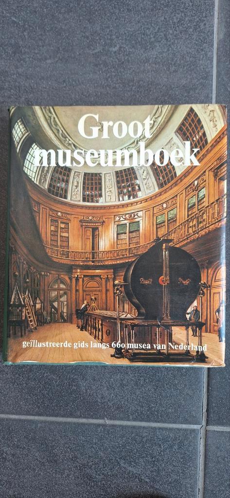 Groot Museumboek - Geïllustreerde Gids Nederland, Boeken, Atlassen en Landkaarten, Gelezen, Overige typen, Nederland, 1800 tot 2000